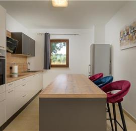 4 bedroom villa bedroom with pool, Svetvinčenat, Istria, sleeps 8